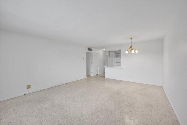 Building Photo - 2624 NE 32nd St