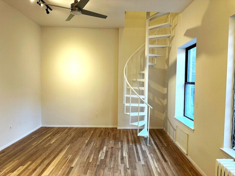 Building Photo - 605 W 112th St