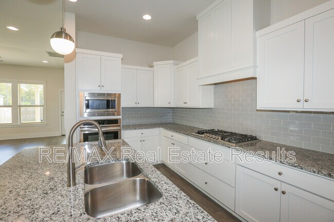 Building Photo - 4903 SW Woodvale Rd