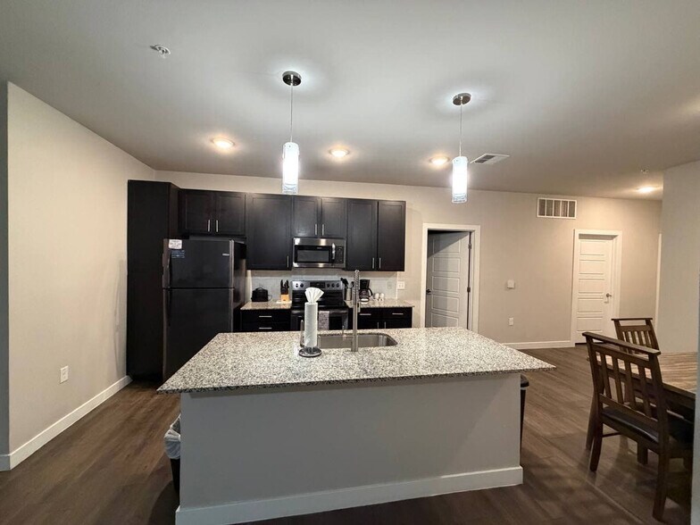 Building Photo - 23555 N Desert Peak Pkwy