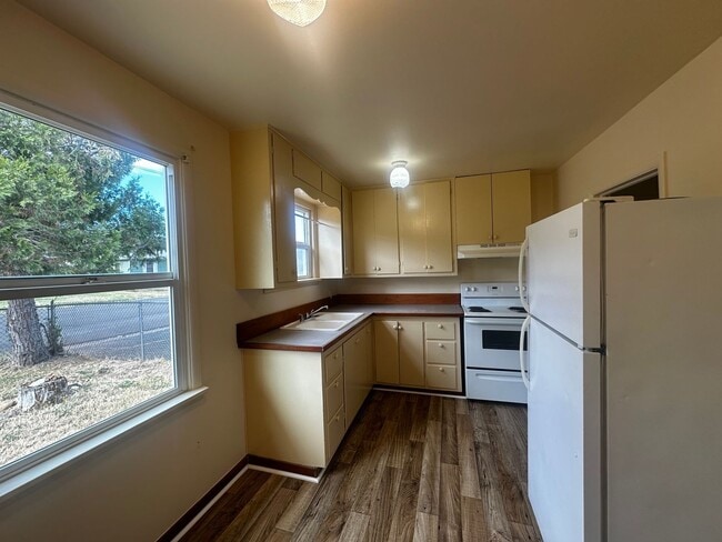 Building Photo - 2 Bedroom 1 bath House