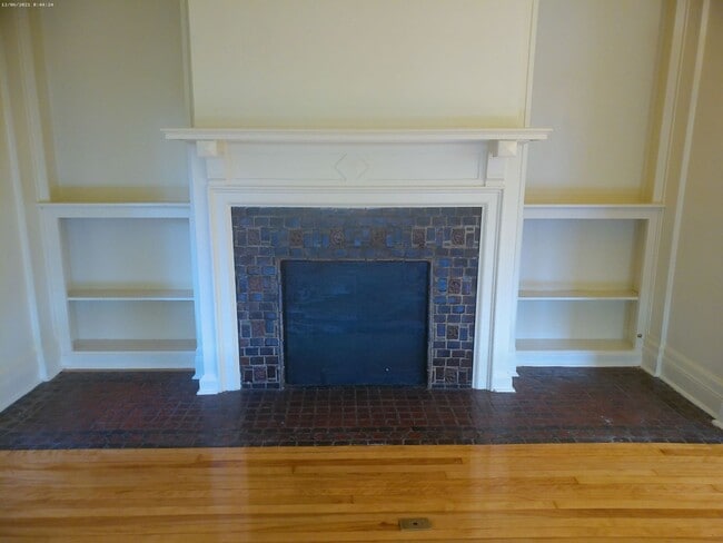 Building Photo - 464 Allen St