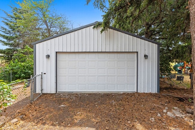 Building Photo - Dishman Area Home with Shop!