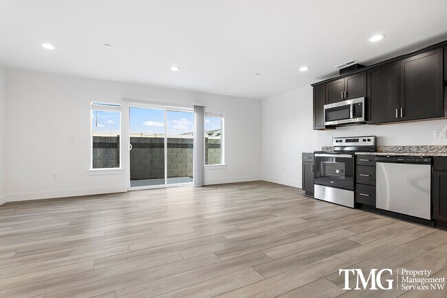 Building Photo - 977 Creer Way