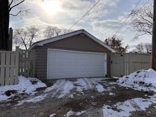 Building Photo - 326 W Adams St