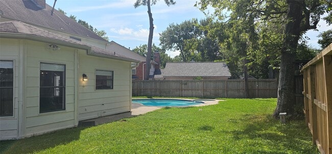 Building Photo - 930 Caswell Ct