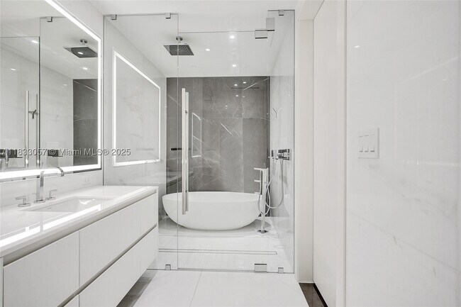 Building Photo - 300 Biscayne Blvd
