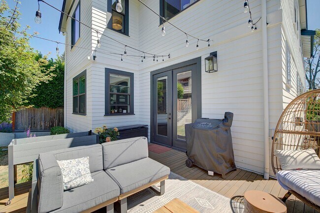 Building Photo - 5bd/3.5ba Seattle Home