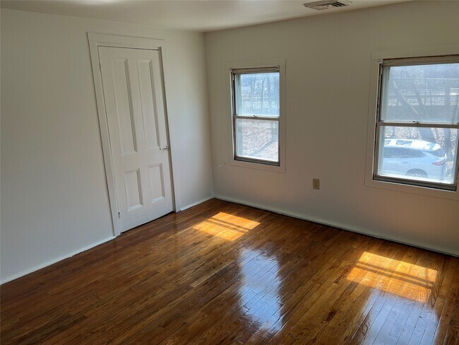 Building Photo - 4 Erie St