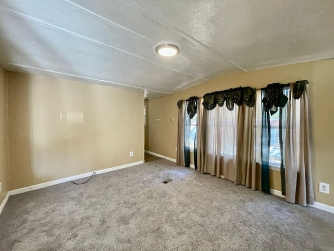 Building Photo - Updated 3 bedroom, 1.5 bath Home FOR RENT in Laurel Lakes, NJ $1450