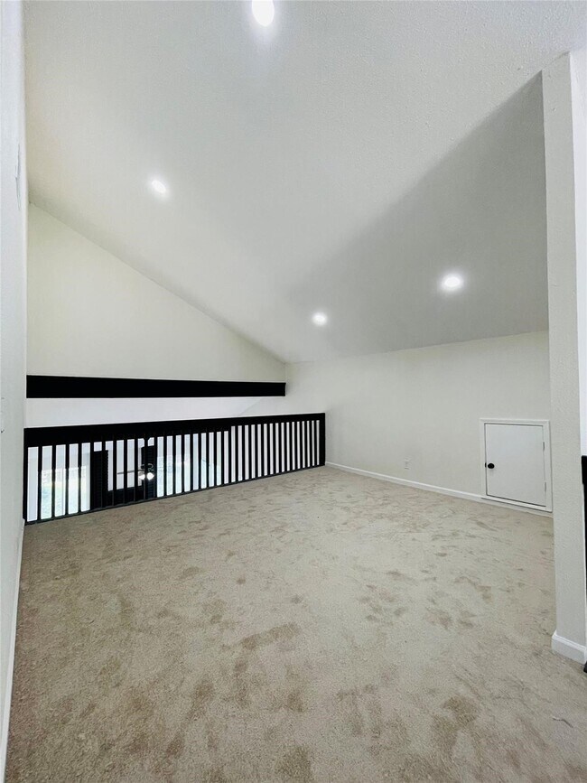 Building Photo - 10435 Huntington Estates Dr