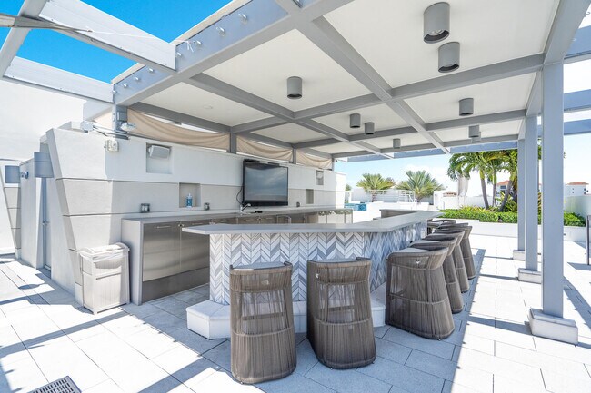 Building Photo - 155 E Boca Raton Rd