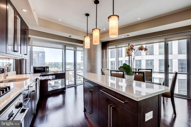 Building Photo - 1111 19th St N