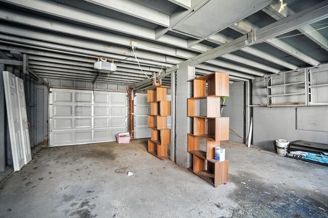 Building Photo - 843 Overton St