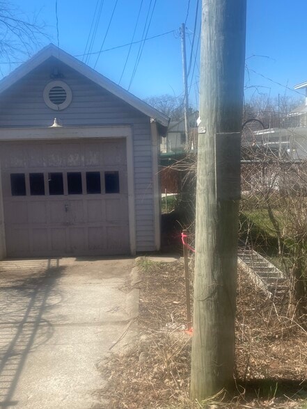 Building Photo - 2708 Hoagland Ave