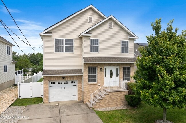 Building Photo - 36 Main St