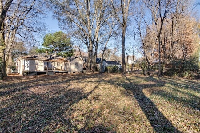 Building Photo - 950 Parkhaven Ln