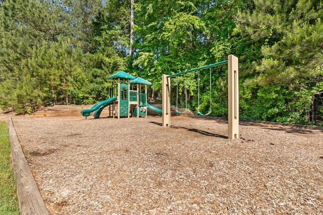 Building Photo - 411 Riverclub Rd