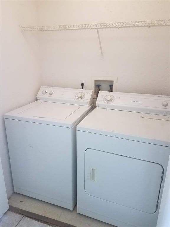 Building Photo - 13815 Fairway Island Dr