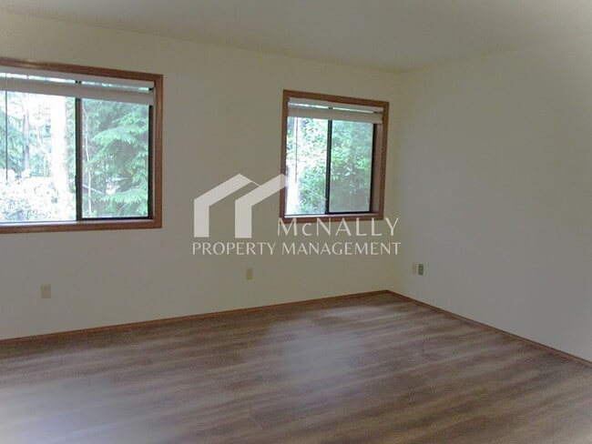 Building Photo - Beautiful 4 Bedroom 2.75 Bathroom Home in ...