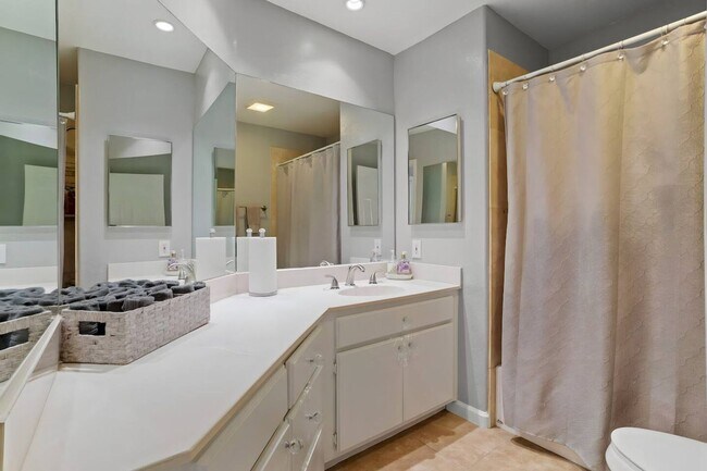 Building Photo - Pool Home in Palm Desert