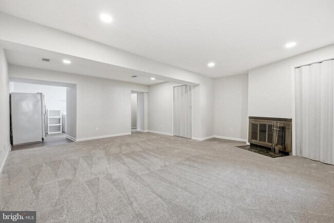 Building Photo - 7691 Northern Oaks Ct
