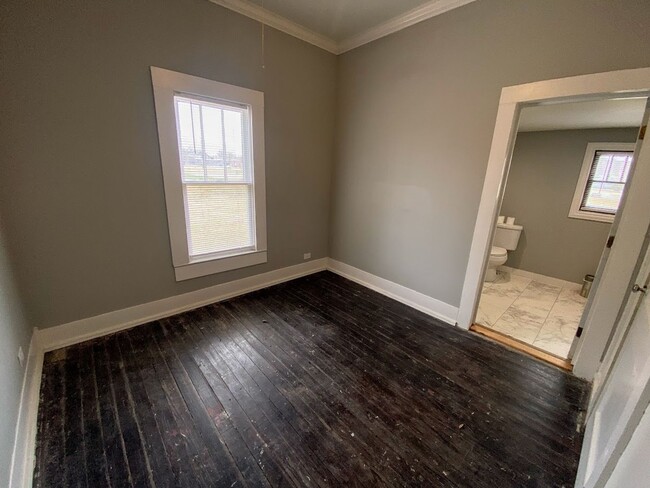 Building Photo - Fully Updated 2-Bedroom 1-Bathroom House i...