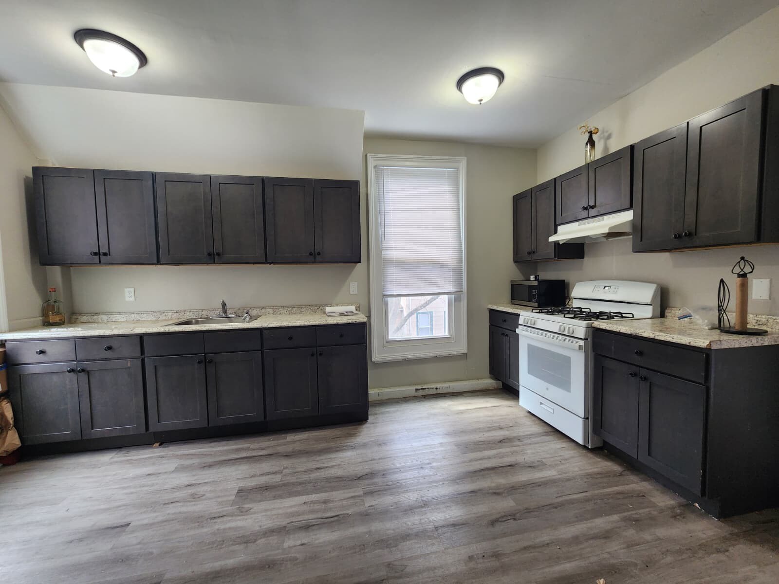 Building Photo - 515 Quinnipiac Ave