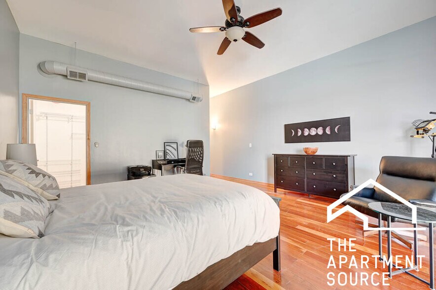 Building Photo - 1760 W Wrightwood Ave