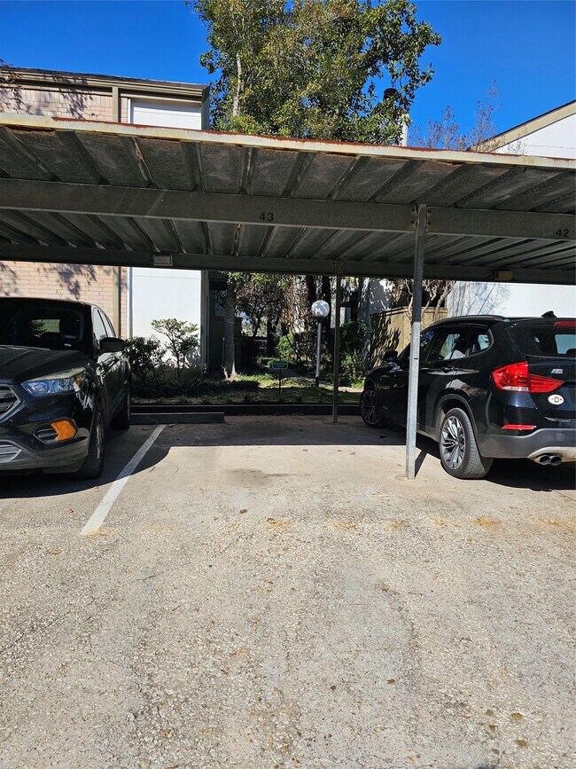 Building Photo - 10047 Westpark Dr