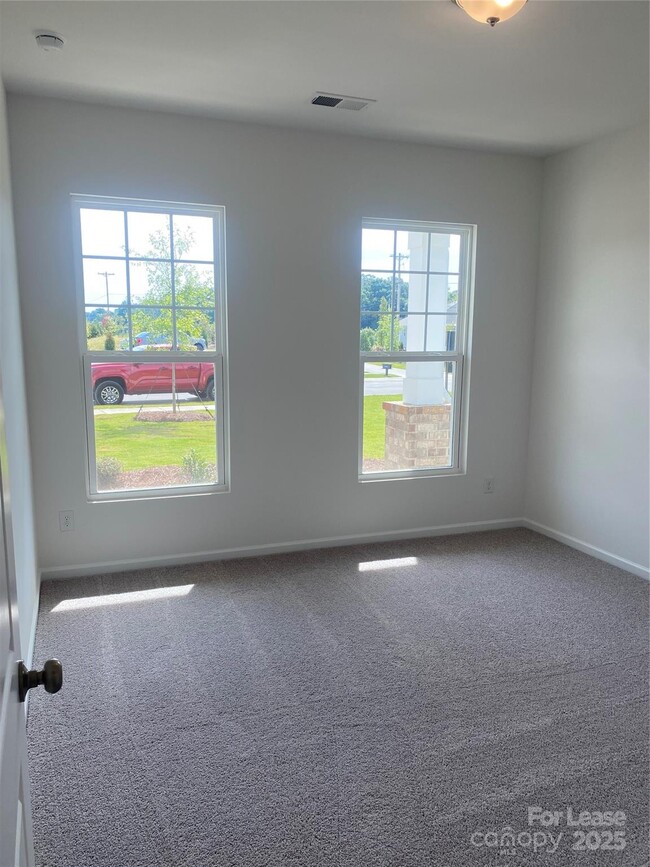 Building Photo - 1211 Fremont Dr