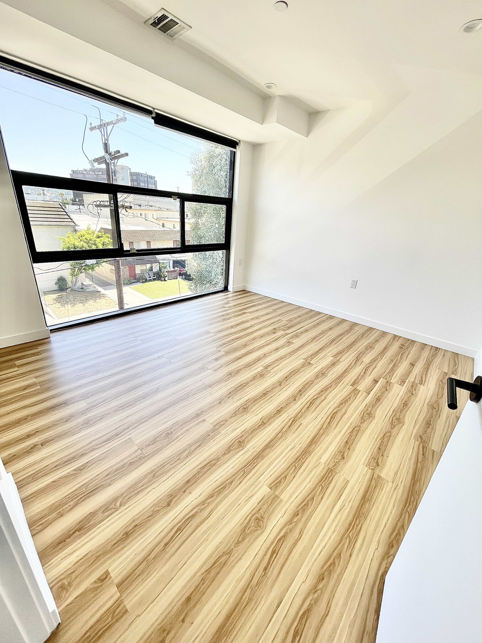 Building Photo - 10839 Kling St