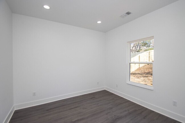 Building Photo - New Modern 3BR Home with Open Floor Plan & High-End Finishes in Little Rock!