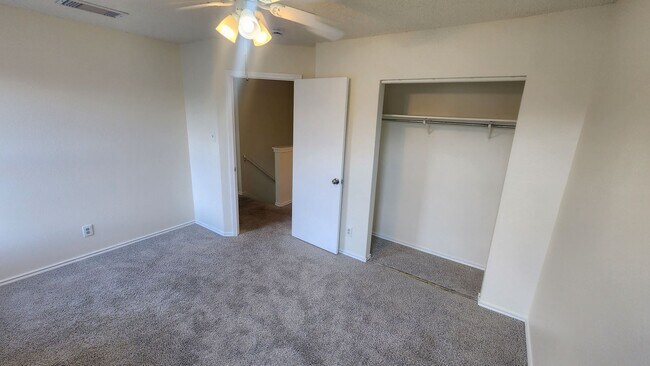 Building Photo - 3-bedroom 2.5 Bath Home in Converse