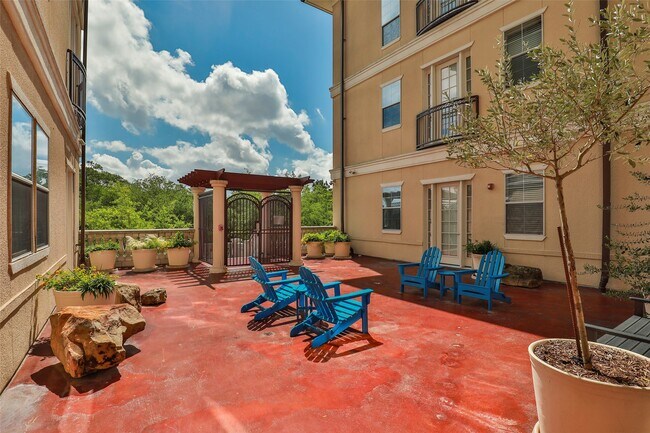 Building Photo - 7134 Mapleridge St