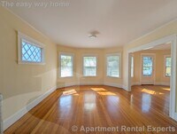 Building Photo - 58 Monument St