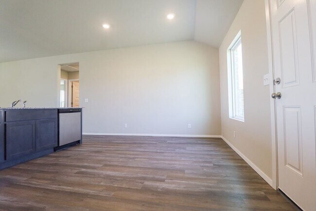 Building Photo - Stunning New Construction Home 4 Bed 2 Bath in Bixby!