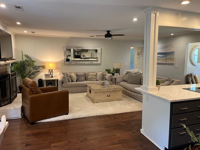 Building Photo - 3 Bedroom 2 Bath House in Harborgate Shores - Mt Pleasant