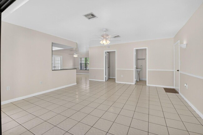 Building Photo - 10157 La Reina Rd