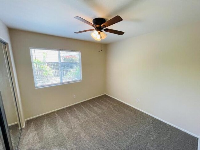 Building Photo - 27970 Sunlight Ct