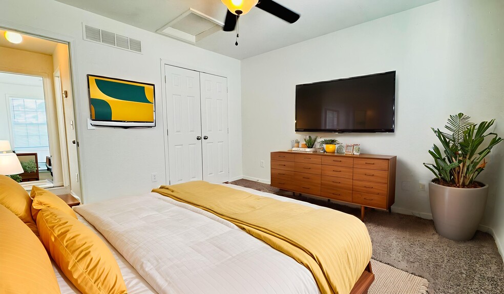 Building Photo - 5942 NE 42nd St