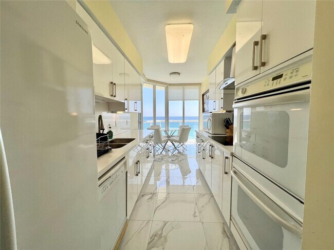 Building Photo - 6001 N Ocean Dr