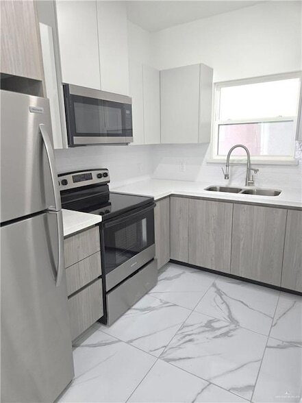 Building Photo - 3201 Magdalena St