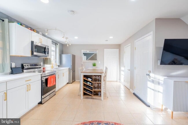 Building Photo - 341 Gordon Rd