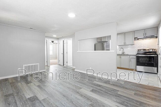 Building Photo - 816 S Woodland Ave