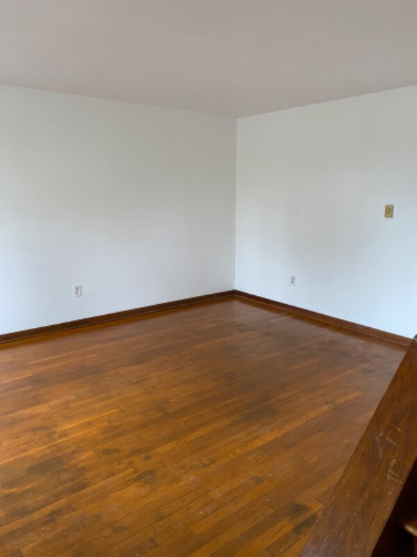 Building Photo - 128 Spring Ln