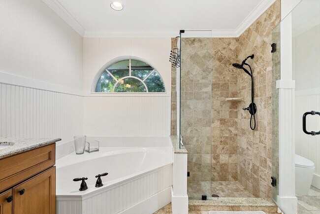 Building Photo - 542 N Cypress Dr