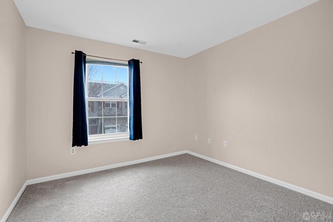 Building Photo - 7 Rondell Ln