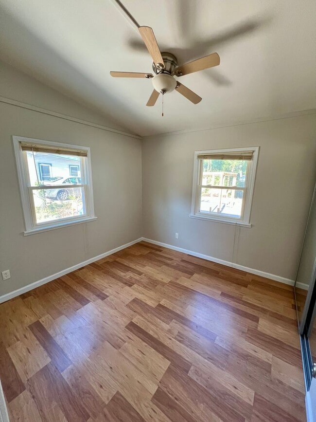 Building Photo - 3 Bedroom 1 Bathroom House for Rent