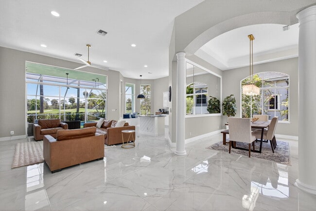 Building Photo - 6778 Oakmont Way